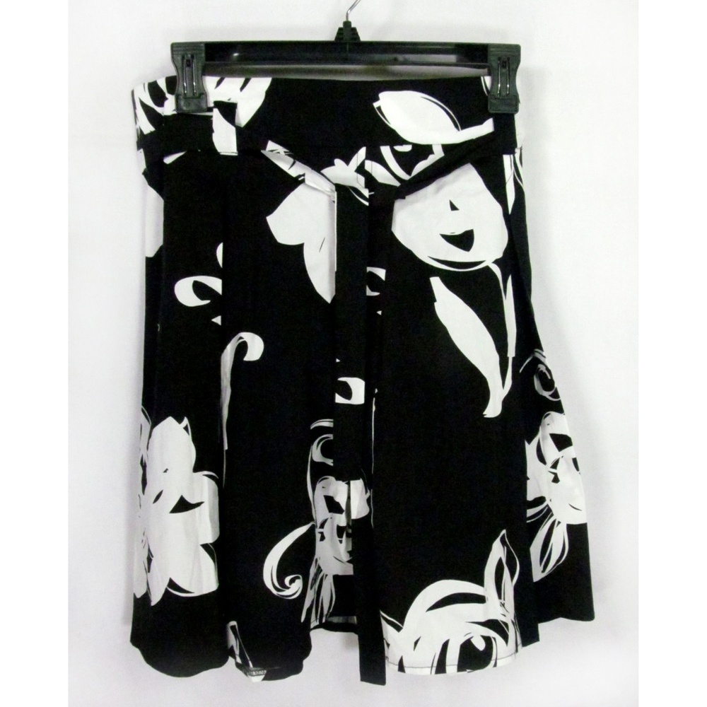 Candie's Skirt Size 9 Floral Black & White